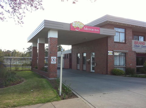 Big Valley Lakeside Paradise Motor Inn - Accommodation Main Beach 0