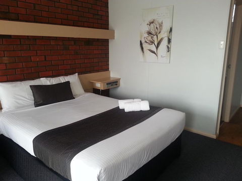 Big Valley Lakeside Paradise Motor Inn - Accommodation Main Beach 3