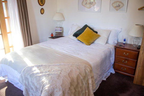 Billabong Cottage - Accommodation Main Beach 1