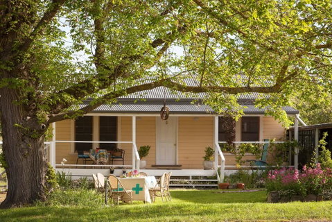Bird House - Accommodation Main Beach 0