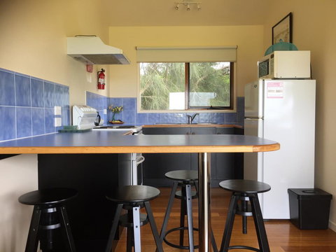 Black Cockatoo Cottages - Accommodation Main Beach 2