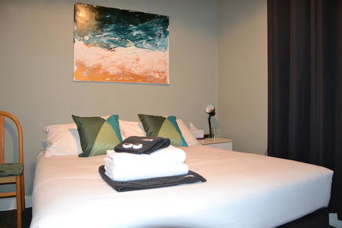 Black Diamond Lodge - Accommodation Main Beach 3