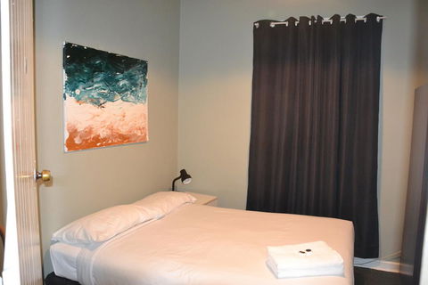 Black Diamond Lodge - Accommodation Main Beach 0