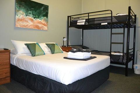 Black Diamond Lodge - Accommodation Main Beach 2