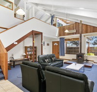 Black Dolphin Waterfront Townhouse - Bay Views - Accommodation Main Beach