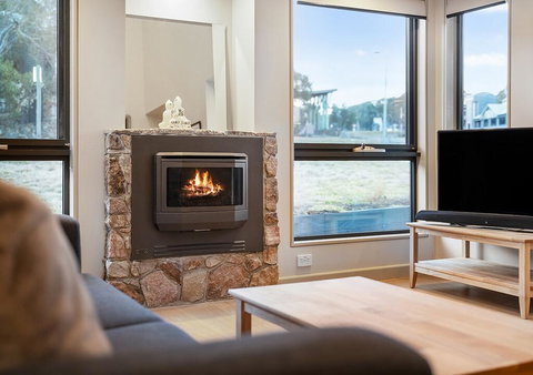 Blackout - Accommodation Main Beach 1