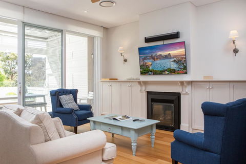 Bliss By The Bay In Perfect Family Area - Accommodation Main Beach 2