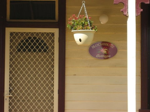 Bloomsbury Cottage - Accommodation Main Beach 3
