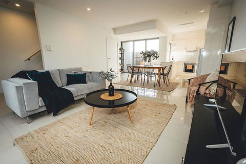Blue Gum On First Ave - CBD Fringe, WiFi, Netflix - Accommodation Main Beach 1