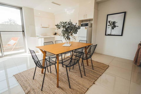 Blue Gum On First Ave - CBD Fringe, WiFi, Netflix - Accommodation Main Beach 2