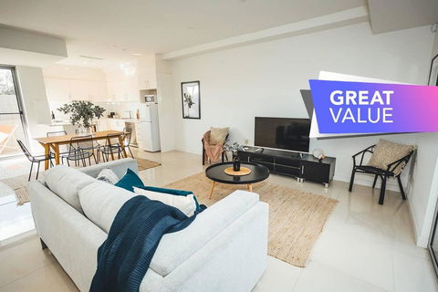 Blue Gum On First Ave - CBD Fringe, WiFi, Netflix - Accommodation Main Beach 0