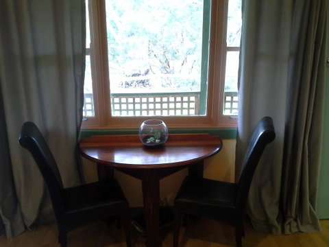 Blue House At Mountainside Wines - Accommodation Main Beach 1