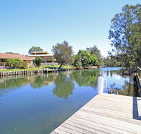 Blue Lagoon - Waterfront - Accommodation Main Beach