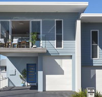 Blue Pelican - pacific views walk to beach - Accommodation Main Beach