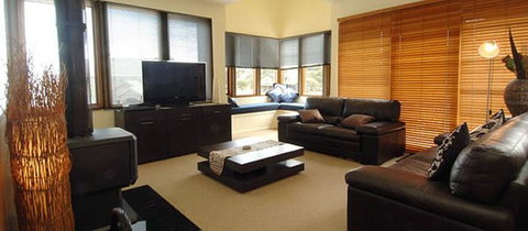 Blue Sky Lodge - Accommodation Main Beach 2