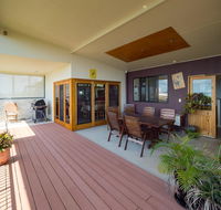 Blue Water Retreat - Upstairs - Accommodation Main Beach