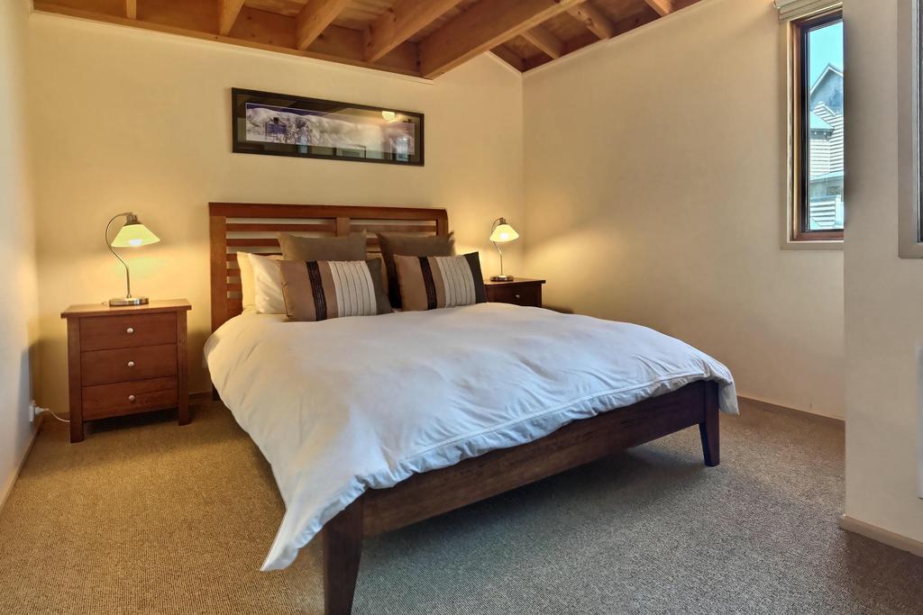  Accommodation Main Beach