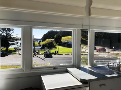 Bluewater House - Accommodation Main Beach 3