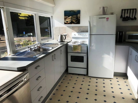 Bluewater House - Accommodation Main Beach 2