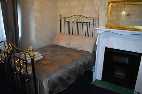 Blyth Hotel - Accommodation Main Beach 1