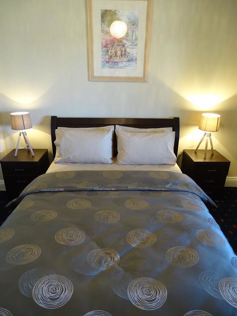 Blyth Hotel - Accommodation Main Beach 3