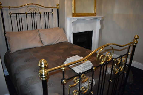 Blyth Hotel - Accommodation Main Beach 2