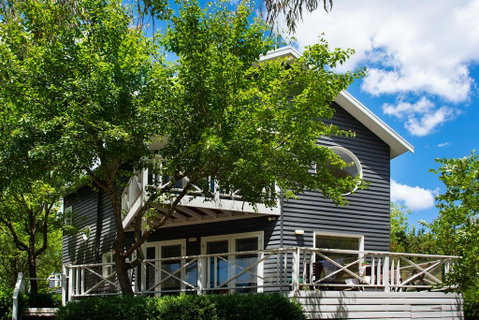 Boatshed House - Accommodation Main Beach 0