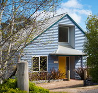 Boatshed Villa Yellow Door - Accommodation Main Beach