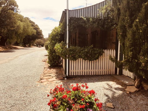 The OldDevonshire House - Accommodation Main Beach 0