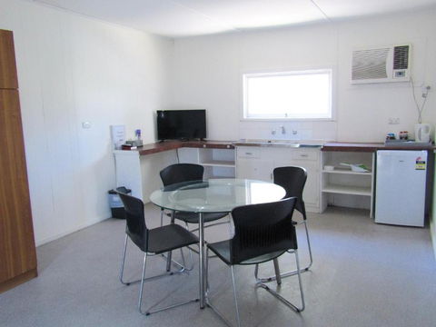 Tinman Roadhouse - Accommodation Main Beach 3