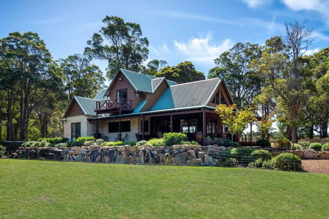 Tintagel Estate I Private Properties - Accommodation Main Beach 0