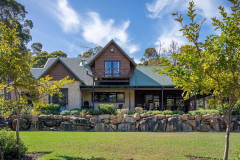 Tintagel Estate I Private Properties - Accommodation Main Beach 3