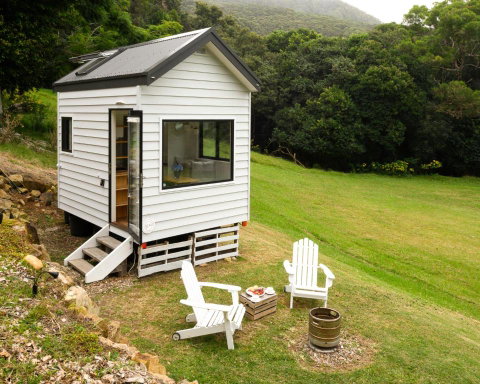 Tiny Nest - Accommodation Main Beach 1