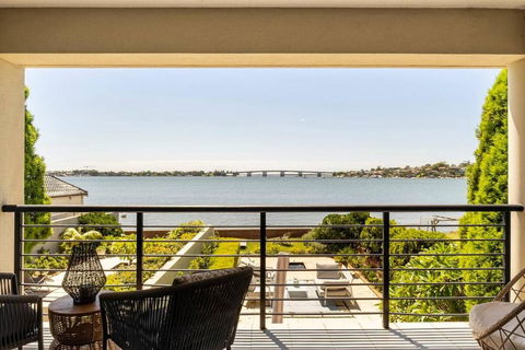 Waterfront Duplex 5 Bedrooms 5 Bathrooms - Accommodation Main Beach 2