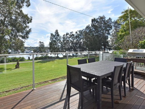 Wangi Lakehouse - Accommodation Main Beach 2