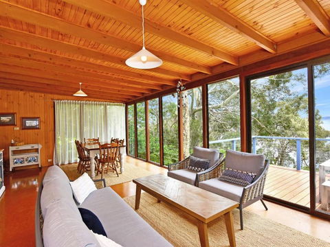 Wangi Waterfront HIdeaway - Accommodation Main Beach 1