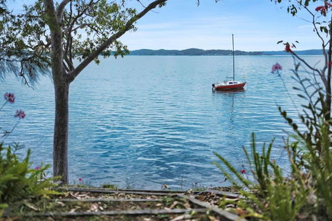 Wangi Waterfront HIdeaway - Accommodation Main Beach 2