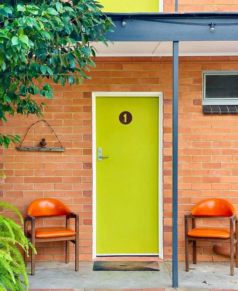 WARBURTON MOTEL - Where Mid-century Style Meets The Mountains - Accommodation Main Beach 2