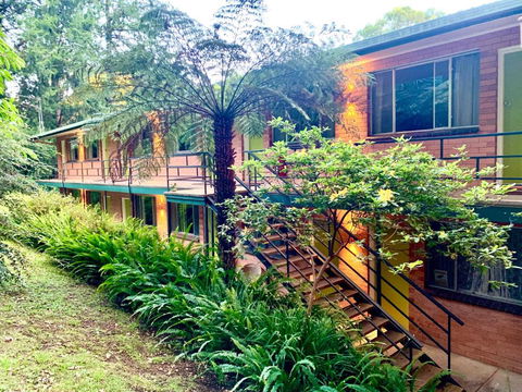 WARBURTON MOTEL - Where Mid-century Style Meets The Mountains - Accommodation Main Beach 3