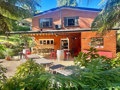 WARBURTON MOTEL - Where Mid-century Style Meets The Mountains - Accommodation Main Beach 0