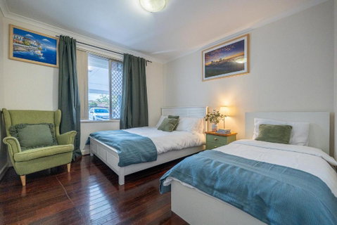 Warmth House Nr Airport 2rooms 5beds Yard N Parking - Accommodation Main Beach 0