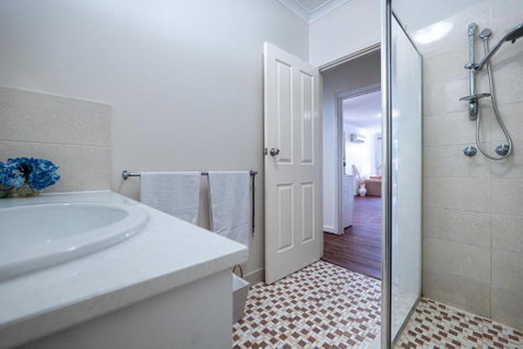 Warmth House Nr Airport 2rooms 5beds Yard N Parking - Accommodation Main Beach 3