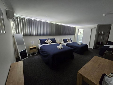 Warners Bay Hotel - Accommodation Main Beach 3