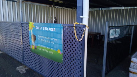 Warren Motor Inn - Accommodation Main Beach 2