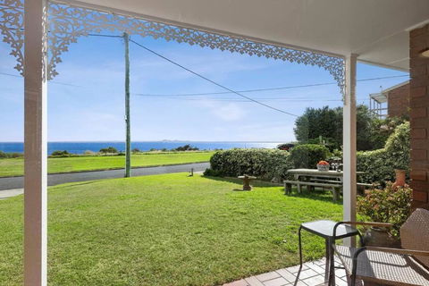 WATERFRONT - BAY VIEWS - Edgewater Springs - Accommodation Main Beach 1