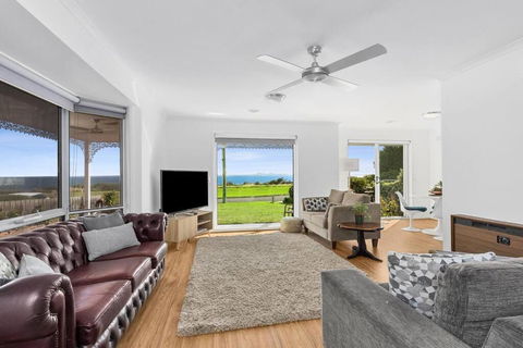 WATERFRONT - BAY VIEWS - Edgewater Springs - Accommodation Main Beach 0
