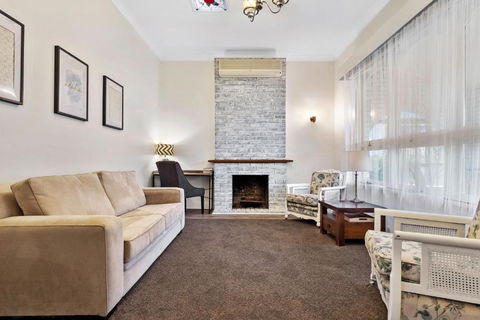 White On Wright Clare - Accommodation Main Beach 3