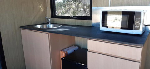 Willalooka Escape By Tiny Away - Accommodation Main Beach 3