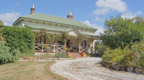 Winterbrook House - Accommodation Main Beach 0