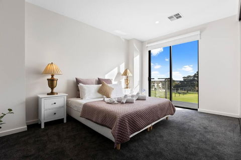 Woodforde 3BR House With An Amazing View - Accommodation Main Beach 1